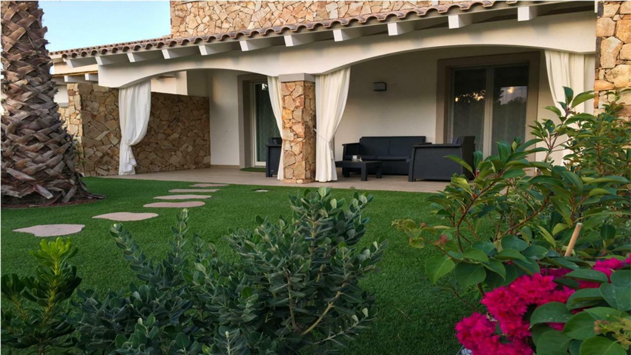 Residence Elegance Ville Ed Appartamenti A Porto Pino Exterior photo