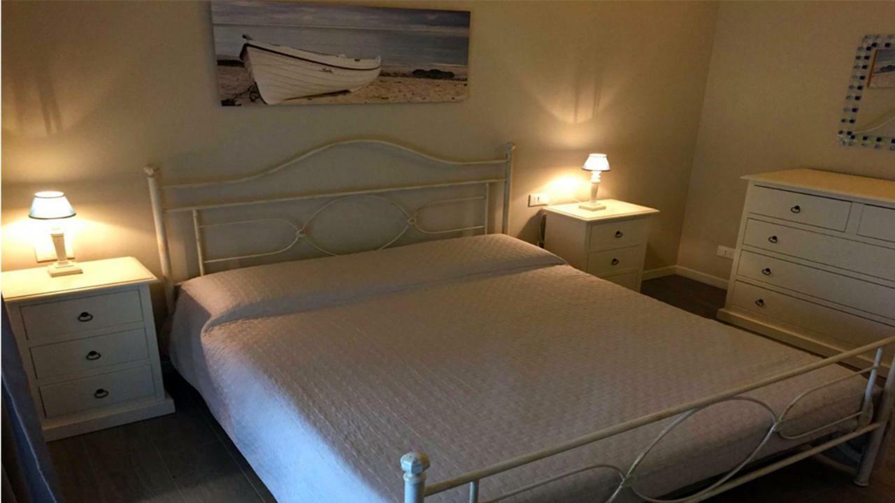 Residence Elegance Ville Ed Appartamenti A Porto Pino Exterior photo